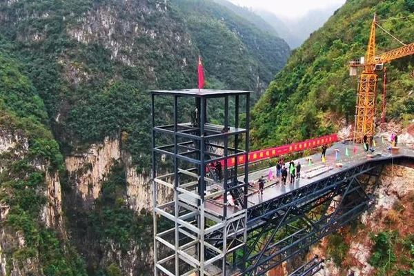 Fuji-hiss: världens högsta sightseeinghiss för utomhusbruk — nizhu River Qing...